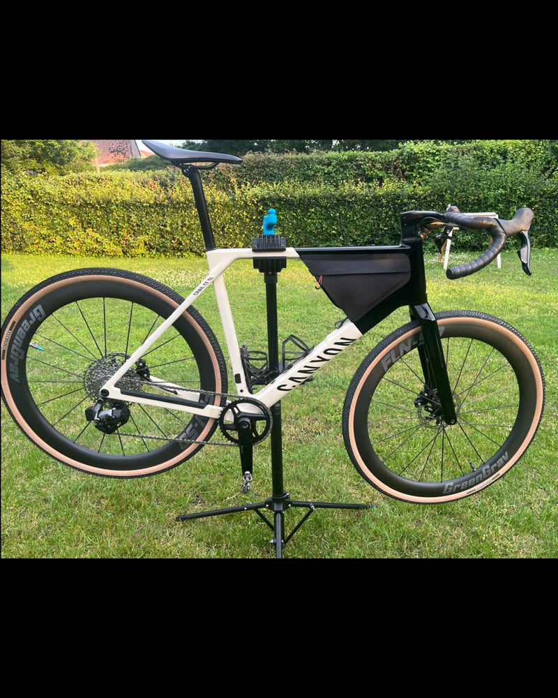 Canyon Grizl CF SL gravelbike met een hoogwaardige en betaalbare Greengrav Wheels carbon wielset met stijve carbon spaken.