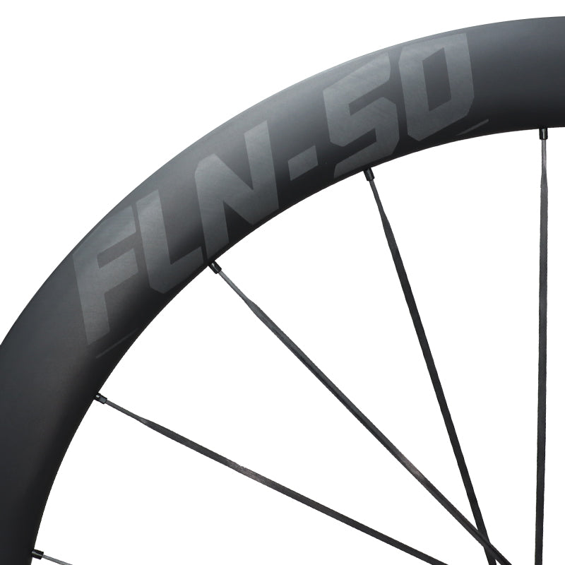 Detail van de 50mm hoge Greengrav FLN-50 carbon velg lichte gravel wielen lichtste op de markt