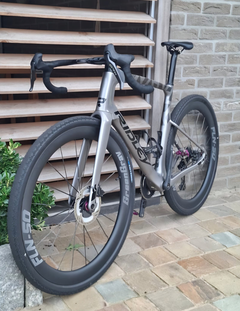 Aerodynamische Ridley Kanzo Fast carbon gravelbike voorzien van betaalbare Greengrav wielen met een snelle en betrouwbare ratchet naaf.